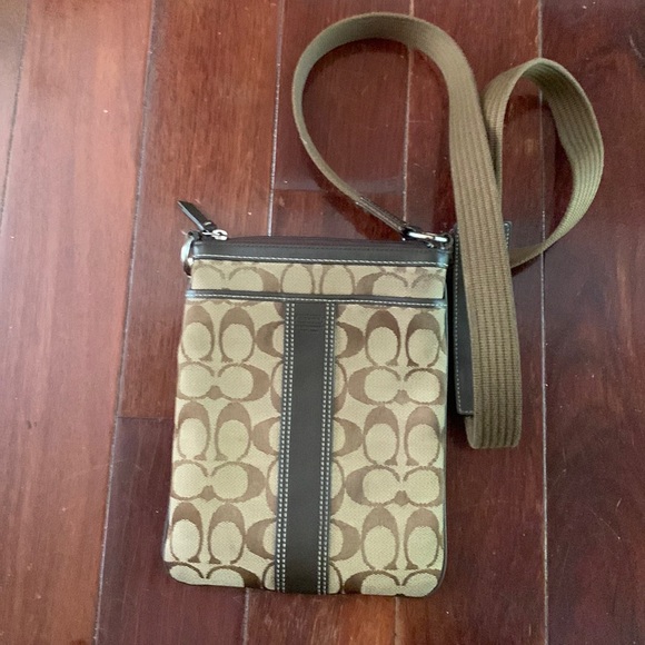 Coach Handbags - Coach signature crossbody in canvas.